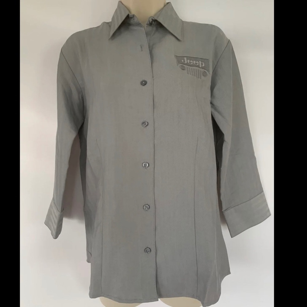 Vantage ladies gray Jeep shirt. Size small